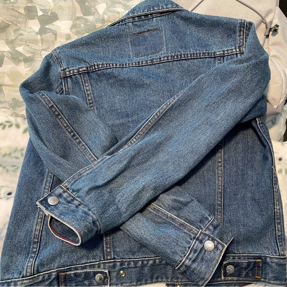 Levi's Classic Denim Jacket - Picture 2 of 7